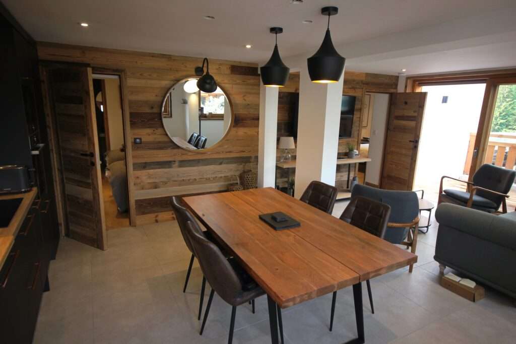 Open Plan Lounge & Dining – Le Petit Cham Le Petit Cham open plan lounge and dining area in central Morzine