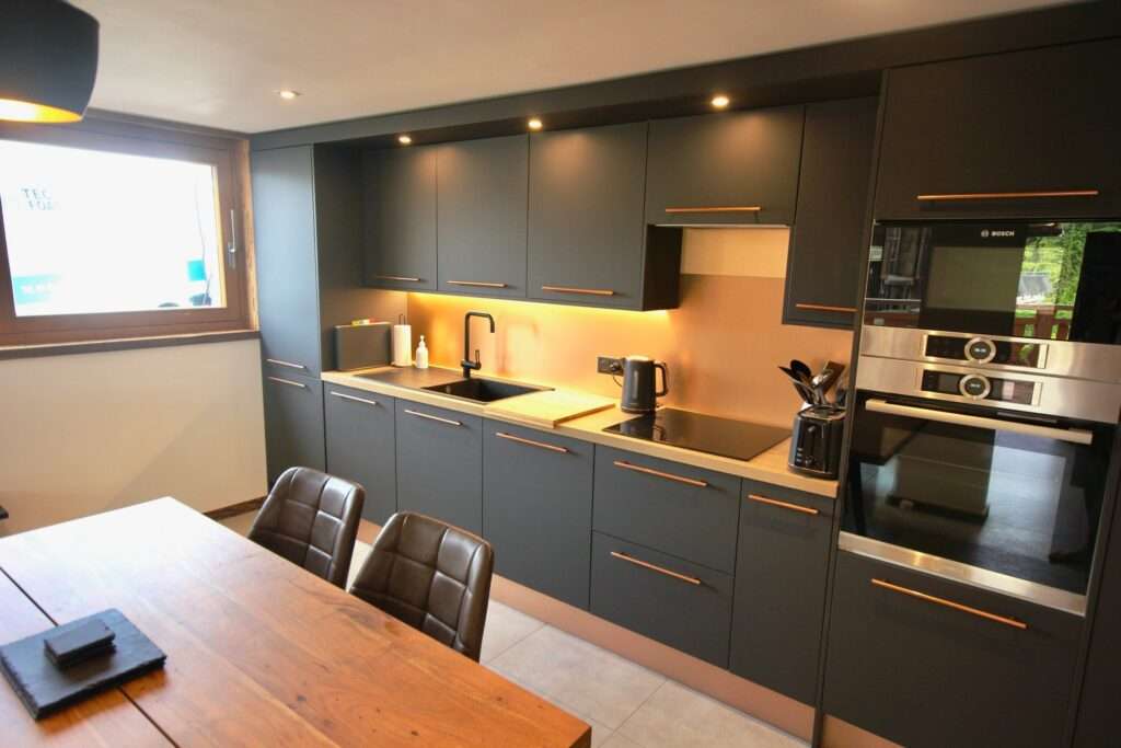 Le Petit Cham – Open Plan Kitchen Le Petit Cham apartment open plan kitchen in central Morzine