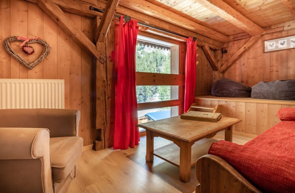 10. Atelier Snug Room