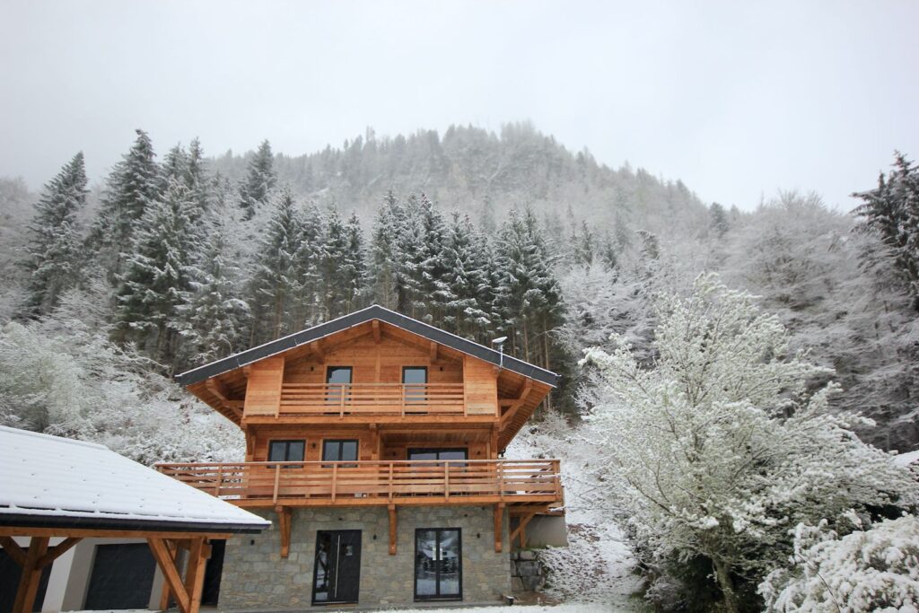 Catered-chalet-morzine-les-meunier-exterior Morzine chalet Meunier in the snow