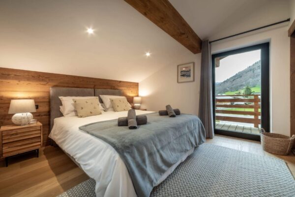 Top Floor: Twin/double ensuite with balcony. WC and shower.
