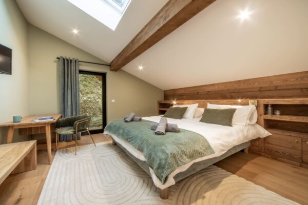 Top floor: Twin/double ensuite with WC shower and room for a cot.
