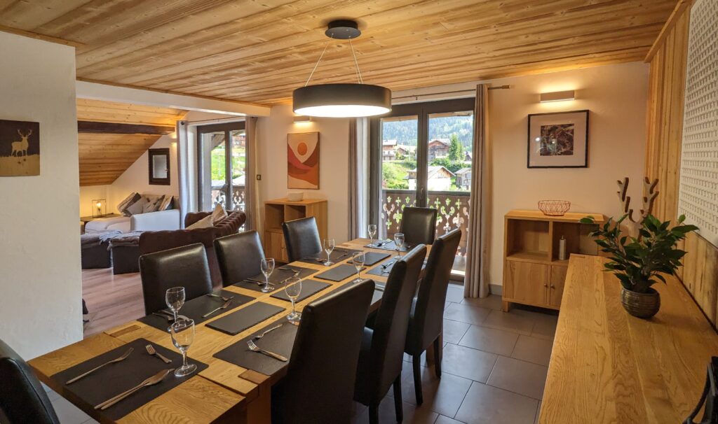 Chalet Ibex Summer Guest Stories3 Self catered Morzine chalet Ibex open plan dining area