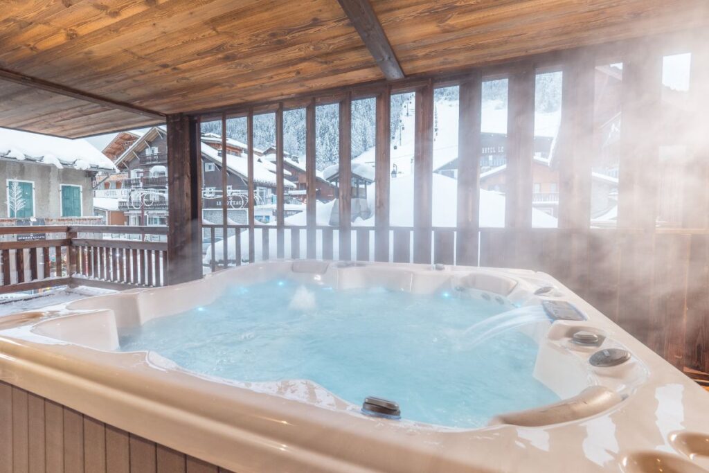Hot tub on the balcony at central Morzine ski chalet