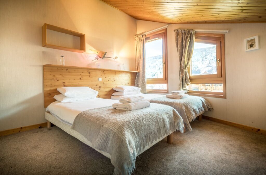 Grand Sapin- Room 2 Sapin Twin bedroom Châtaigne in the Grand Sapin Ski Chalet, Morzine.
