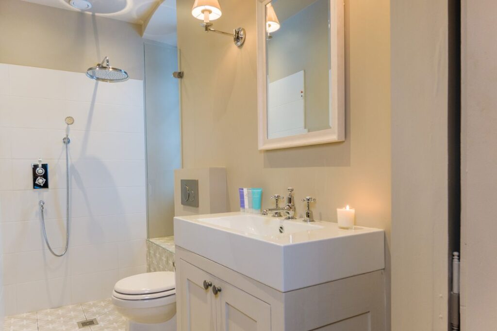 Le Manoir ensuite shower Shower room at the Manoir Morzine