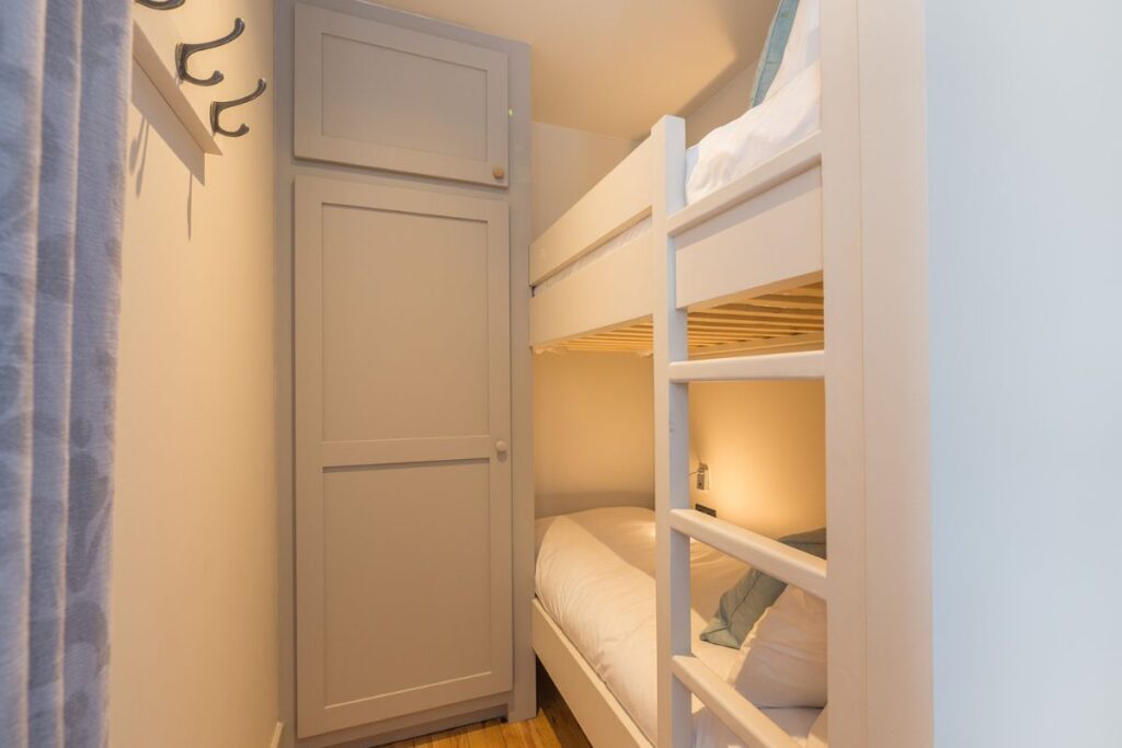 Room 5.1 Bunk beds in the snug of Room 5 at Le Manoir in Morzine