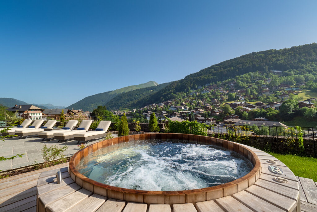 Le Manoir Hot Tub Summer