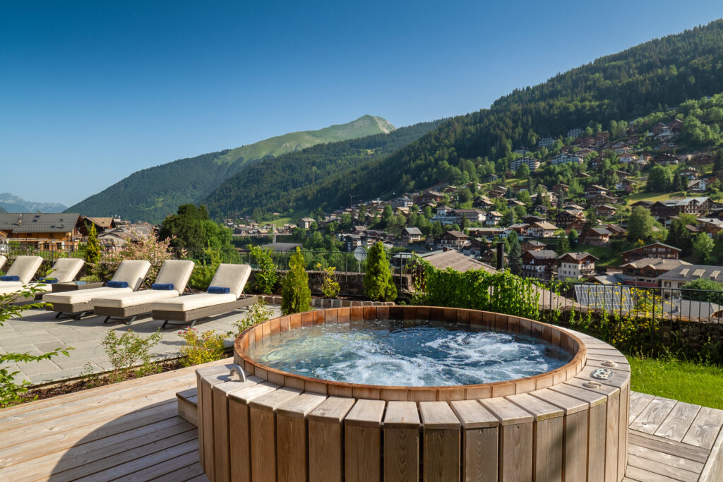 Le Manoir Summer Hot Tub