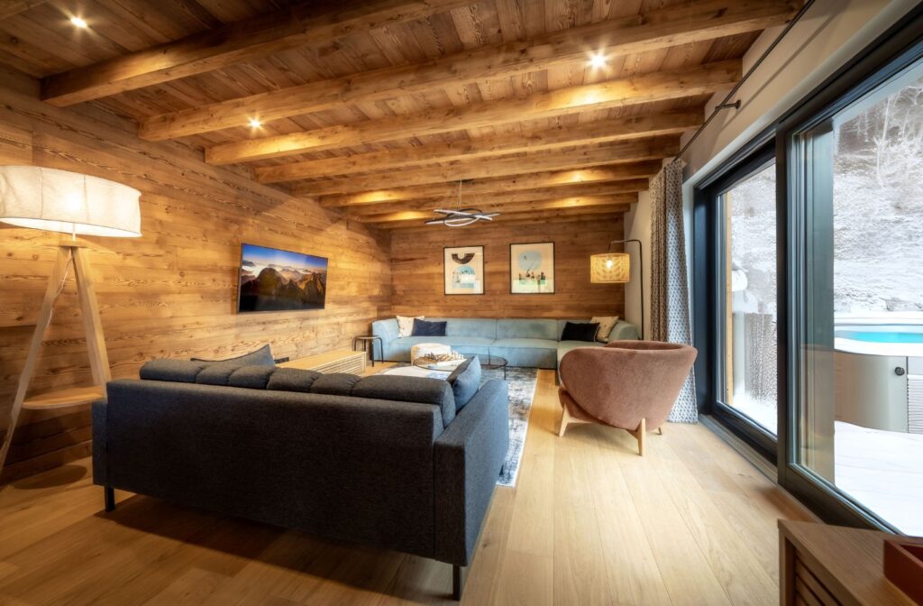 Meuniers Lounge and hot tub