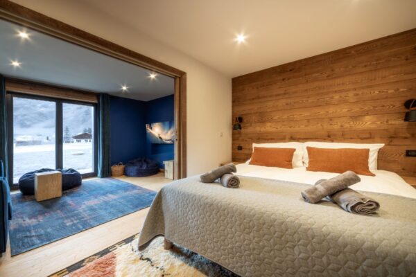 Ground Floor: Twin/double beds + Sofa bed + ensuite.