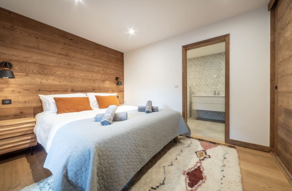 Meuniers Room 1 ensuite