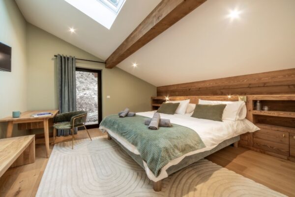 Top Floor: Twin/double beds. Ensuite WC and bath