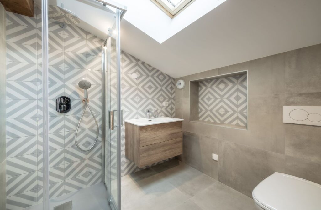 Meuniers Room 6 ensuite