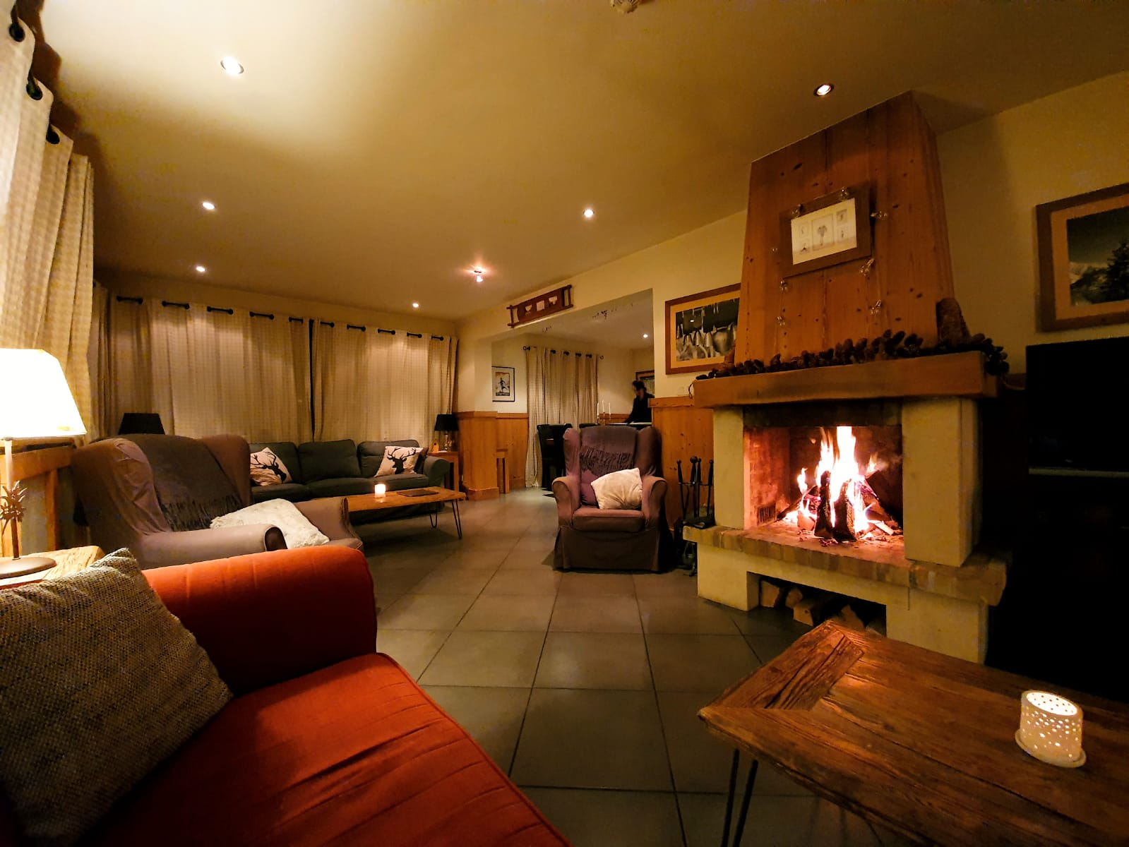 Large open lounge with fireplace in central Morzine